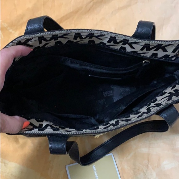 Michael Kors Bag - Picture 7 of 9